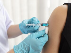 Read more about the article Kto się załapie na profilaktykę RSV w tym sezonie?