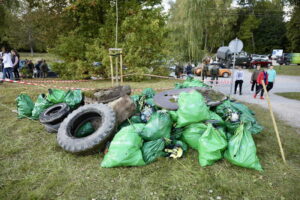 Read more about the article Lasy uwolnione od trzech i pół tony śmieci w ramach projektu Czyste Lasy!!!