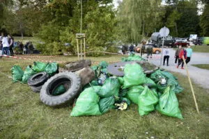 Read more about the article Lasy uwolnione od trzech i pół tony śmieci w ramach projektu Czyste Lasy!!!