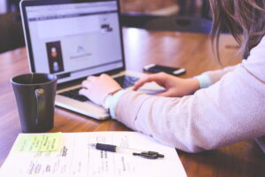Read more about the article Języki i umiejętności, które pomogą Ci w pracy. Czego szukają pracodawcy u kandydatów?