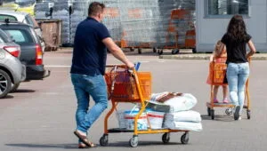 Read more about the article Przez inflację Polacy odpuszczają remonty. W sklepach budowlanych widać duże spadki ruchu