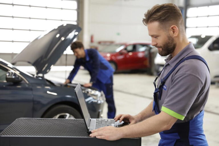 Read more about the article Elektryki pod lupą mechaników. Czy są mniej awaryjne?