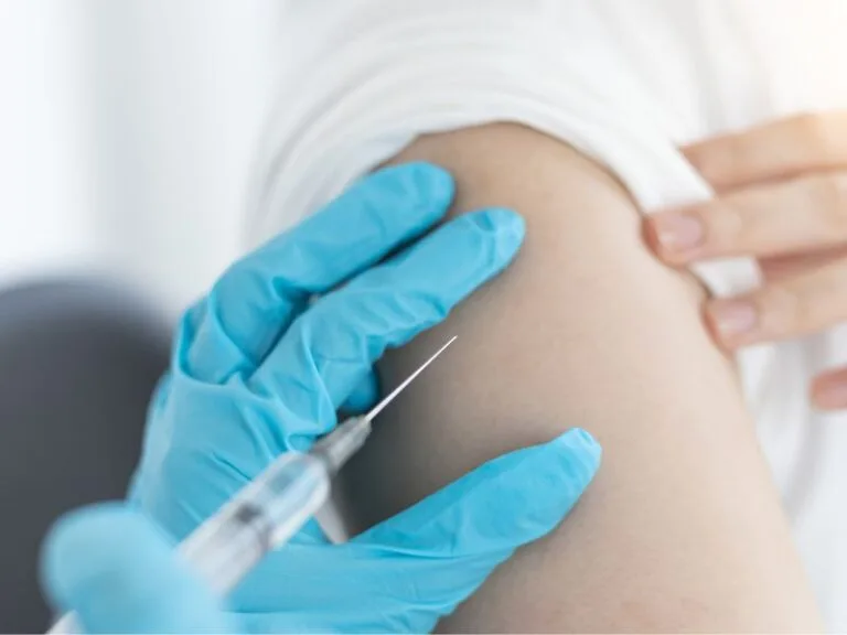 Read more about the article Szczepienia przeciwko HPV: szersza ochrona to najlepsza inwestycja w zdrowie