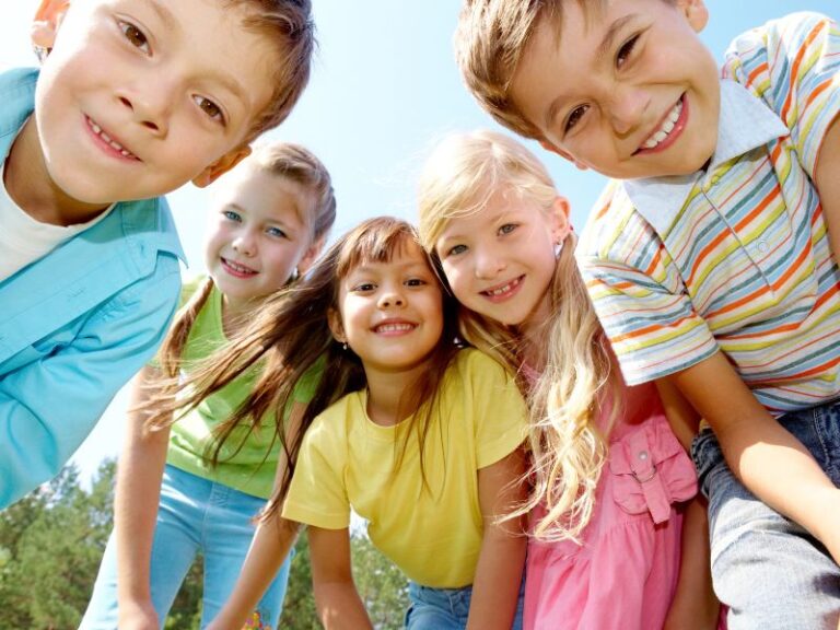 Read more about the article Ponad 90% rodziców rezygnuje ze swoich potrzeb, by sfinansować edukację dzieci