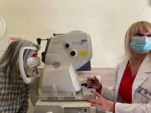Read more about the article WHO przekazało specjalistyczny sprzęt okulistyczny do szpitala wojskowego