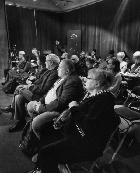 Zdjęcie publiczności podczas wydarzenia zorganizowanego przez redaktorów magazynu Kultura Enter.