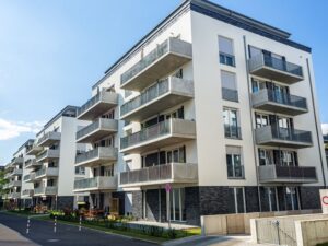 Read more about the article Wiosenne ożywienie w mieszkaniówce – kto skorzysta?