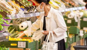 Read more about the article Po wpływach z opłaty recyklingowej widać, że spada zużycie jednorazowych foliówek