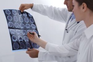 Read more about the article Chorzy na SM powinni zyskać większy dostęp do psychologa i rehabilitacji