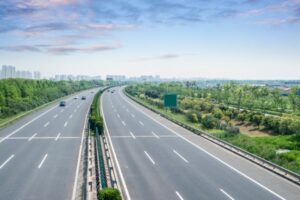Read more about the article Troska o kierowców czy element kampanii wyborczej? Ile będą nas kosztować bezpłatne autostrady?