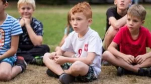 Read more about the article Wakacje – czas bez(troski). Jakie zmartwienia dotykają dzieci?