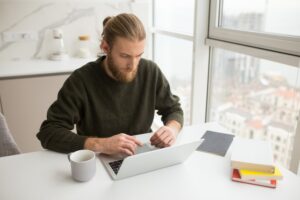 Read more about the article Studiowanie przez internet – przyszłość branży edukacyjnej?