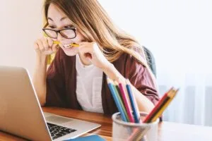 Read more about the article Już co drugi Polak wybiera kursy i szkolenia online
