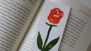 Read more about the article 5 kreatywnych pomysłów na wykorzystanie papieru ozdobnego – dowiedz się co możesz z niego zrobić