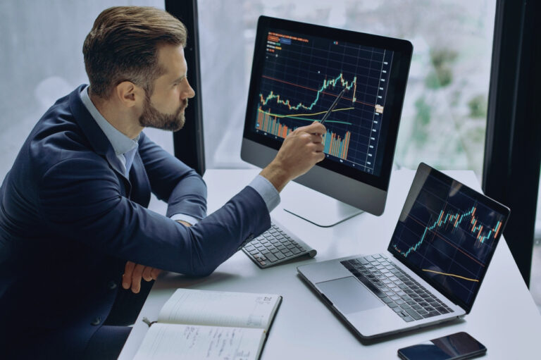 Read more about the article Kursy walut dla początkujących, czyli po co są wykresy forex i jak z nich korzystać?