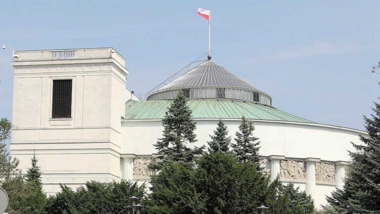 Read more about the article Polacy chcą rządowych ułatwień dla prowadzenia badań z udziałem psychodelików w celach medycznych