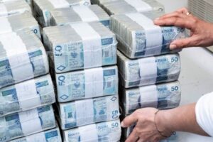 Read more about the article Podatek Belki wciąż drenuje kieszenie Polaków. W niecały rok fiskus zabrał im ponad 8,5 mld zł