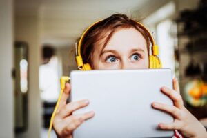 Read more about the article Rośnie niepewność dzieci w sieci