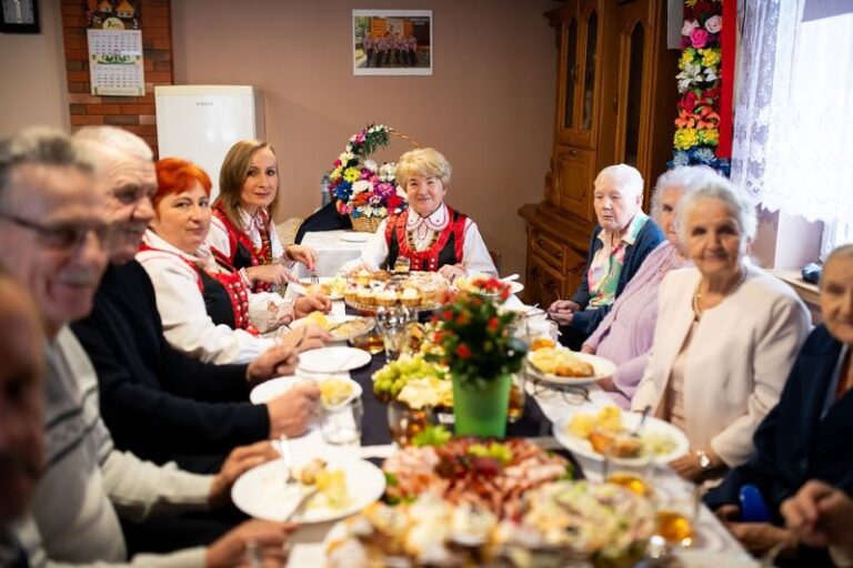 Read more about the article 1100 Kół Gospodyń Wiejskich i Jakub Kuroń będą walczyć z samotnością seniorów