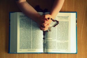 Read more about the article Prawo.pl: także szkoły niepubliczne nie będą uwzględniać stopnia z religii i etyki w średniej ocen