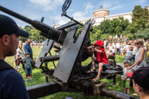Read more about the article Piknik wojskowy na Placu Zamkowym 29.V.