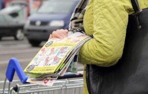 Read more about the article Wojna cenowa dyskontów nakręca politykę rabatową innych sklepów.