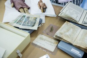 Read more about the article Jak zorganizować domowe zbiory? Spotkanie poświęcone kolekcjom rodzinnym 25.V.
