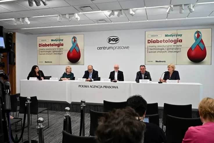 Zdjęcie uczestników panelu dyskusyjnego nt. cukrzycy.