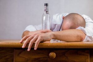 Read more about the article 12 mln Polaków narażonych na negatywne społecznie skutki alkoholizmu