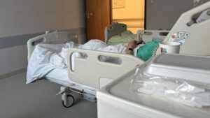 Read more about the article Na szpitalnych obchodach lekarskich wciąż dochodzi do wielu naruszeń praw pacjentów.