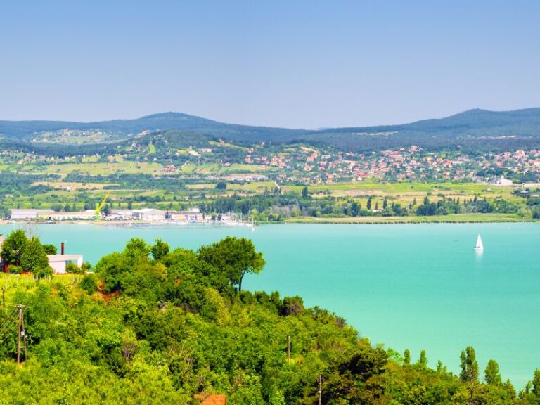 Read more about the article Adriatyk i Balaton zamiast Bałtyku, bo blisko, tanio i słonecznie.