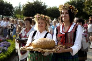 Read more about the article DOŻYNKI DWORSKIE w  Muzeum Wsi Lubelskiej 25.VIII.