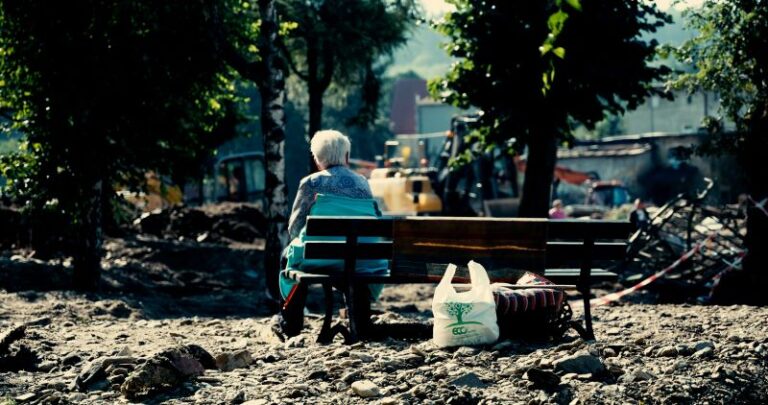 Read more about the article Pomoc powodzianom – jak pomagać mądrze? Rady od Szlachetnej Paczki