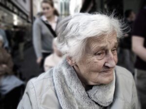 Read more about the article Niemal co drugi Polak 60-latkiem – to wyzwanie dla polityki senioralnej w pespektywie zaledwie dwóch dekad