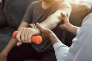 Read more about the article W całej Polsce NFZ zabezpiecza rehabilitację domową dla pacjentów