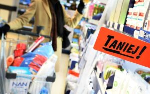 Read more about the article Konsumenci wciąż funkcjonują w trybie oszczędzania.
