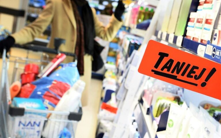 Read more about the article Konsumenci wciąż funkcjonują w trybie oszczędzania.