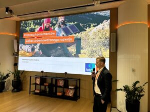 Read more about the article Badanie: 57 proc. Polaków ogranicza zbędne zakupy w trosce o środowisko naturalne