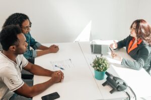 Read more about the article Kiedy warto udać się do radcy prawnego?