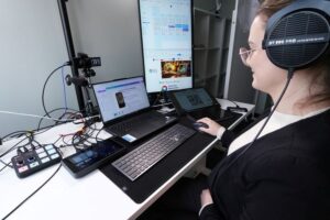 Read more about the article Technologia sama nie uczy. Nauczyciel ma w cyfrowej rzeczywistości nową rolę