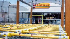 Read more about the article Polacy są zmęczeni wojną cenową między dyskontami