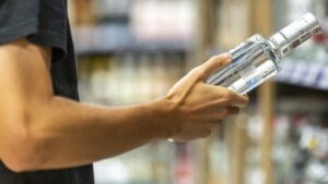 Read more about the article Blisko 46 proc. Polaków będzie oszczędzać na świątecznych wydatkach. Głównie na alkoholu