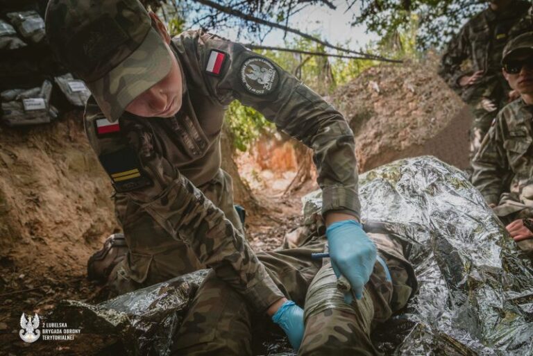 Read more about the article Z mundurem w planach – młodzież z klas OPW szkoli się z żołnierzami 2LBOT