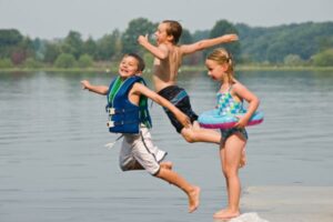 Read more about the article Wypoczynek nad wodą – niech będzie przyjemny, zdrowy i bezpieczny