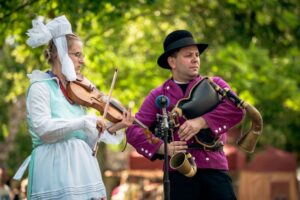 Read more about the article Potańcówki na festiwalu Re:tradycja – Jarmark Jagielloński 2025