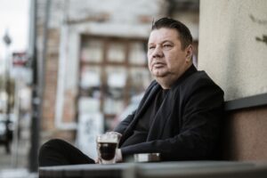 Read more about the article Marek Dyjak – Mężczyźni (z gościnnym udziałem Kasi Moś) – Wirydarz CK 31.VIII.