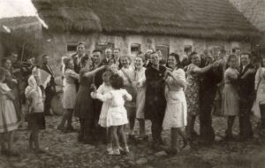 Read more about the article Wystawa „Taniec. Trans, emocje, zbiorowość” –  Zaułek Hartwigów 1-29.VIII.