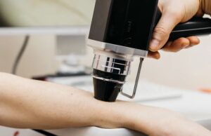 Read more about the article Raz w roku – to minimum! Dlaczego kontrola znamion u dermatologa jest tak ważna?