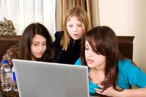 Read more about the article NASK dba o bezpieczeństwo dzieci i młodzieży w internecie