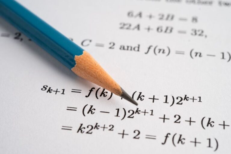 Read more about the article Matematyka na maturze – dlaczego wcale nie musi być zmorą?
